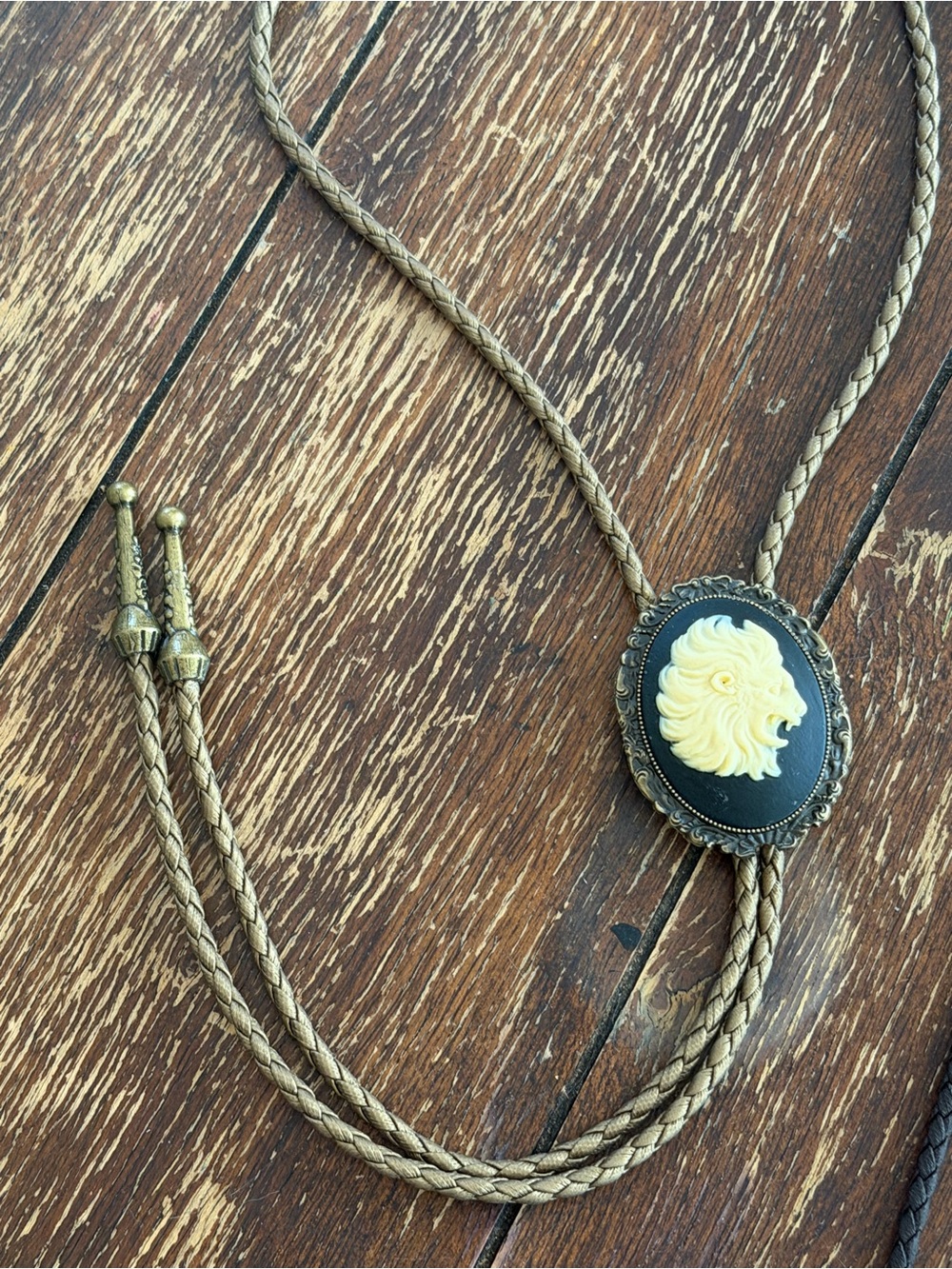 Vintage-Inspired Black and Cream Cameo Bolo Tie